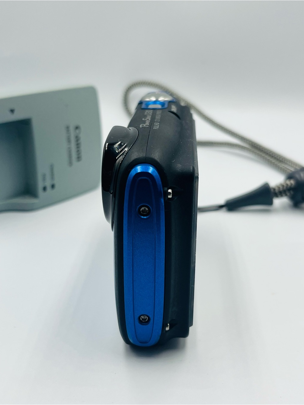Canon PowerShot D30 Rugged Digital Camera - Blue - Picture 13 of 16